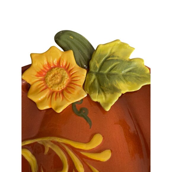 Ceramic Pumpkin-Shaped Plate With Embossed Sunflower & Leaf Design - Picture 7 of 11